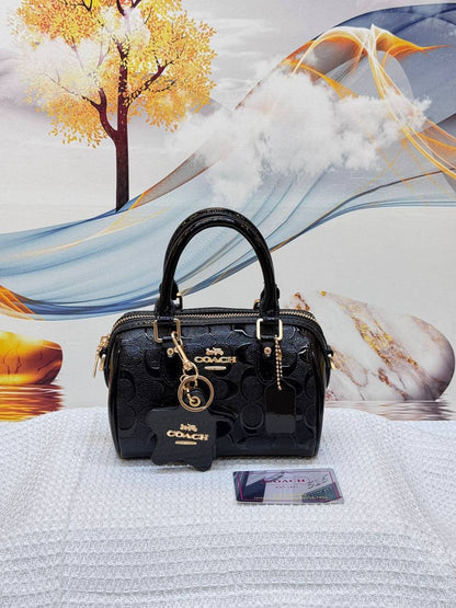 COACH
Best quality 

with box
🎁🎁🎁

110 dhs✅
size 18CM

Zain290
♥️♥️♥️