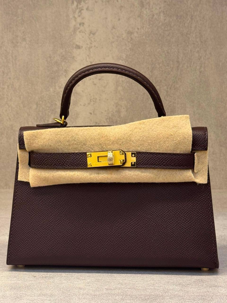 Hernes
𝐇𝐞𝐫𝐦𝐞𝐬 𝐌𝐢𝐧𝐢 𝐊𝐞𝐥𝐥𝐲 𝟏𝟗𝐜𝐦 
𝐇𝐚𝐧𝐝 𝐌𝐚𝐝𝐞 
1350 dhs✅🖤🌴

ETAG4
♥️♥️♥️