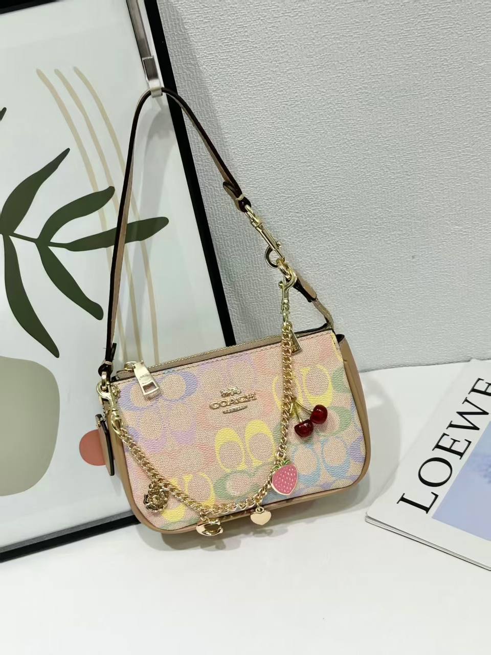 Coach
Best quality
Whith box’s
100 dhs🇦🇪🇦🇪
size 18cm

Zain158
♥️♥️♥️
