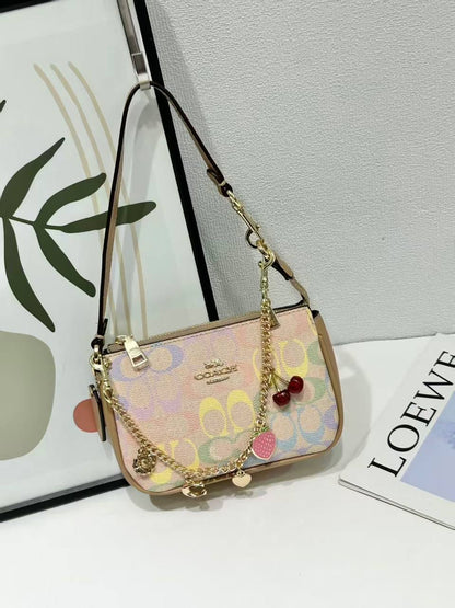 Coach
Best quality
Whith box’s
100 dhs🇦🇪🇦🇪
size 18cm

Zain158
♥️♥️♥️