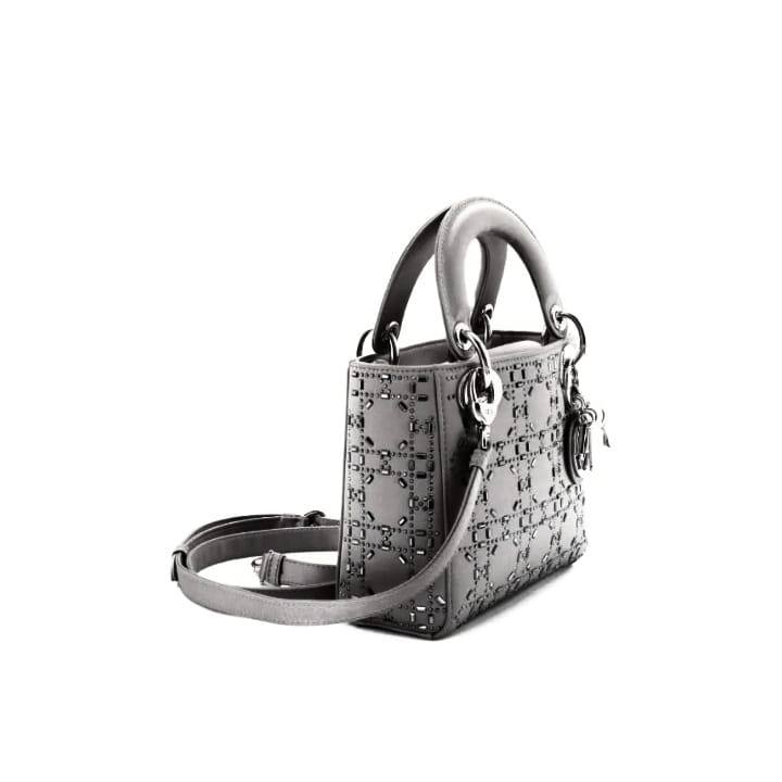 Dior
120 dhs✅
with box
size 17cm

Zain26
♥️♥️♥️