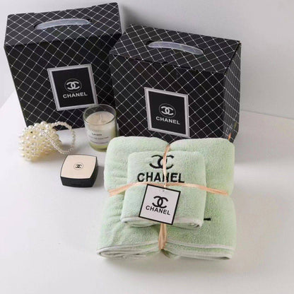 Brand 
Towels  
Good quality 
2 set
With paper 💼 
45 dhs✅

Zain99
♥️♥️♥️
