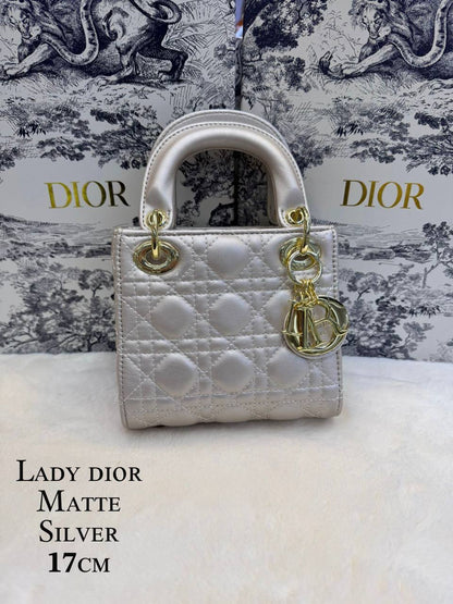 Dior
 (𝐥𝐚𝐝𝐲)
𝐰𝐢𝐭𝐡 𝐛𝐨𝐱 
🎁🎁🎁

𝐥𝐞𝐚𝐭𝐡𝐞𝐫 𝐦𝐚𝐭𝐭𝐞
𝐬𝐢𝐳𝐞:17𝐜𝐦
100 dhs🪙🖤

Zain56
♥️♥️♥️
