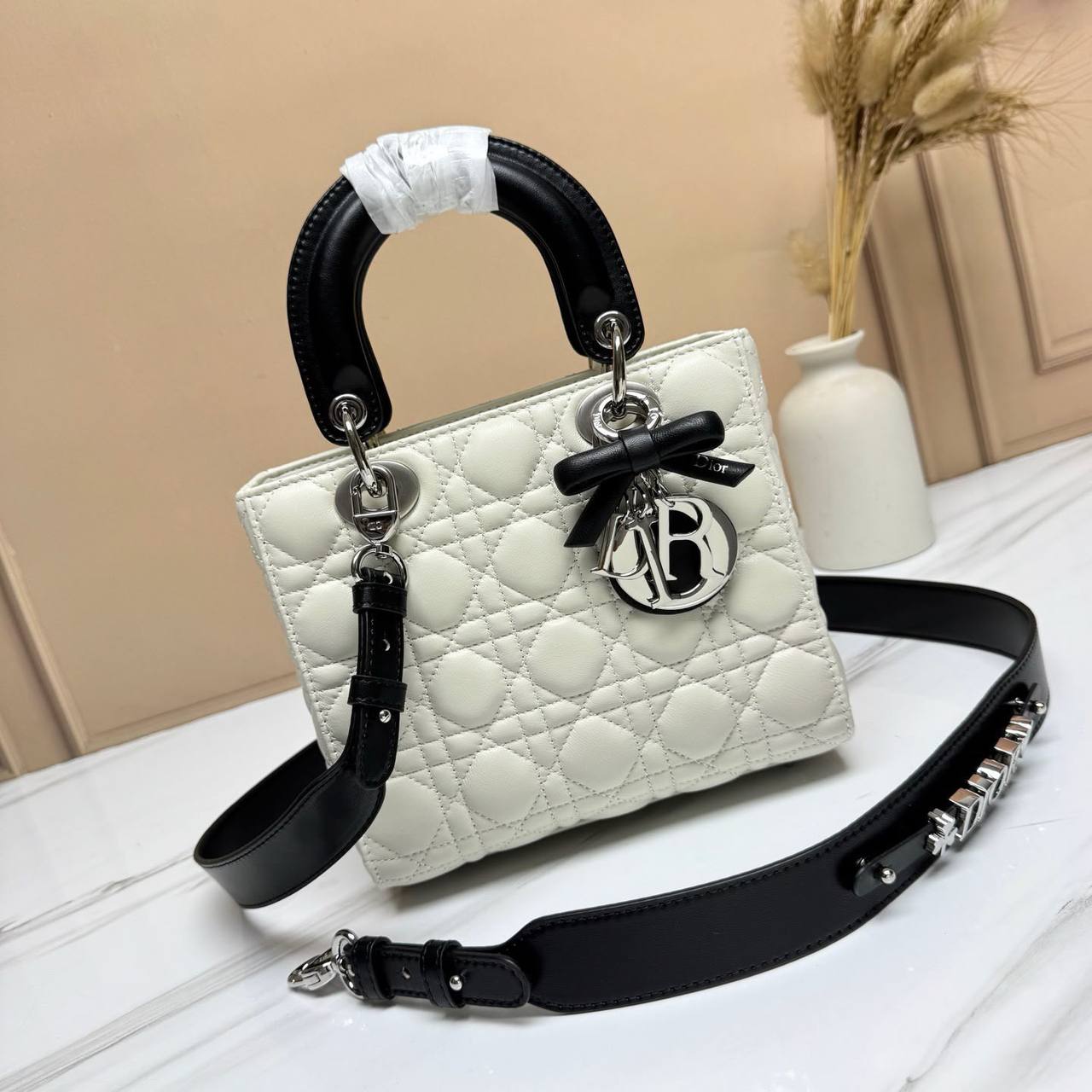 Dior
Master🎁🎁
330 dhs✅
#20cm🥰🥰

Zain228
♥️♥️♥️