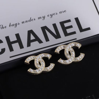 Chanel Set

Necklace 
Earrings 
Bracelet 
Master quality 💎

175 DHS normal box 📦 
185 DHS master box 🗃️


zain48
♥️♥️♥️