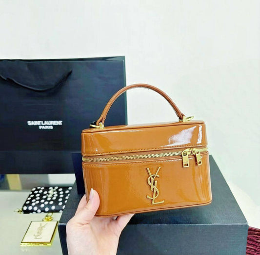 YSL 

GOOD QUALITY 

WITH BOX 
🎁🎁🎁

90 dhs✅

Zain39
♥️♥️♥️