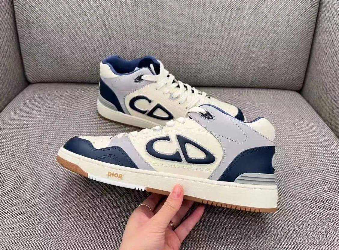 DIORE SHOES For MENS

GOOD QUALITY 

90 dhs✅

Size 40-44

Zain40
♥️♥️♥️