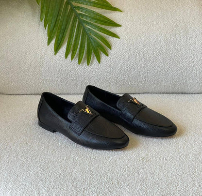 LOUIS VIITTON
SuperMaster Quality 💯
450 dhs🪙🌨️
Size: 36-41💥

Zain171
♥️♥️♥️