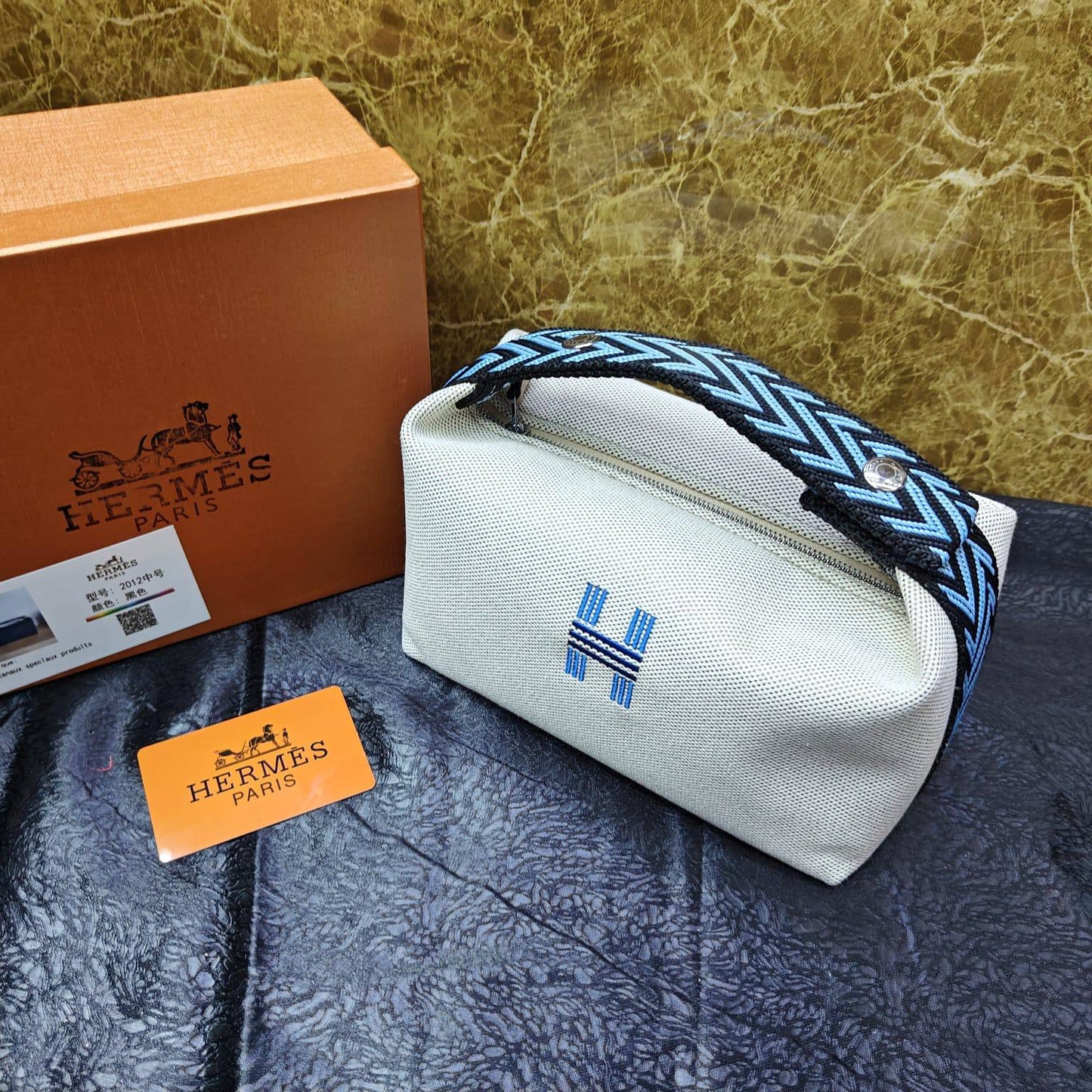 Hermes
95 dhs🪙🌨️

with box
🎁🎁🎁

Zain235
♥️♥️♥️