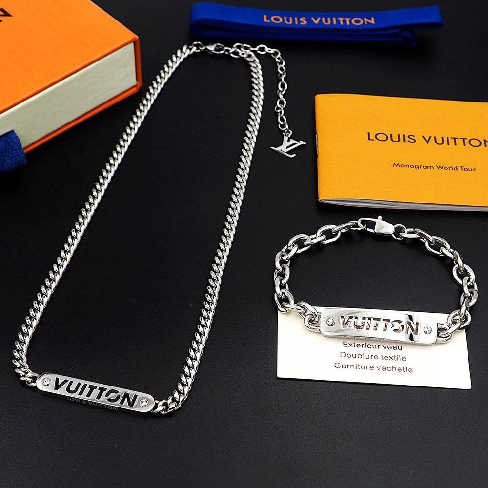 LV Sets
           _Necklace_
           _Bracelet_
  
105 dhs🪙🌨️
          _Each_
*WITH BOX AND PAPER 
🎁🎁🎁
BAG*✨✅

Zain89
♥️♥️♥️