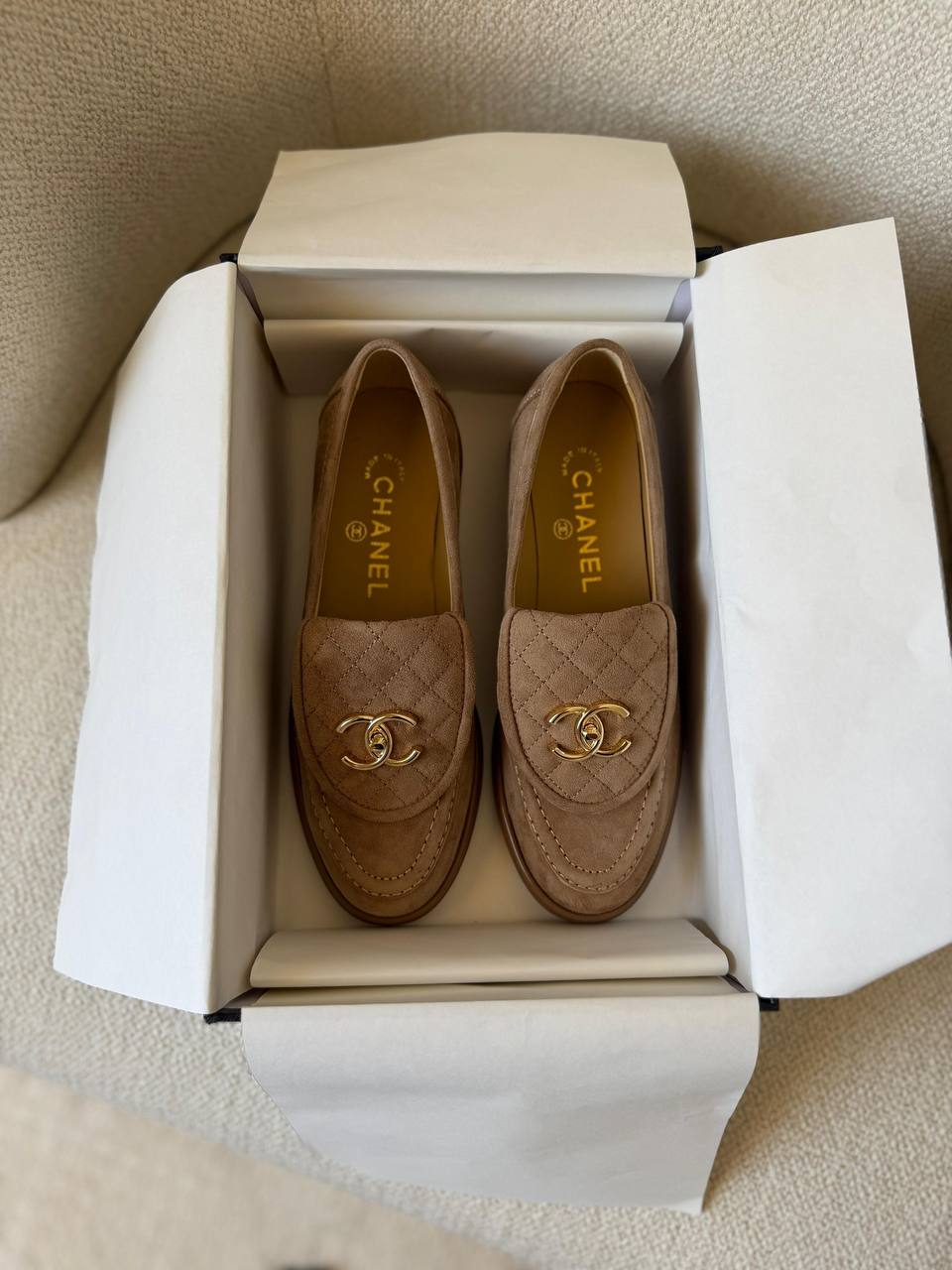 Chanel 
𝑨𝑨𝑨 𝑸𝒖𝒂𝒍𝒊𝒕𝒚
𝑺𝒊𝒛𝒆 𝟑5 𝒕𝒐 𝟒2 
450 dhs✅

Zain281
♥️♥️♥️