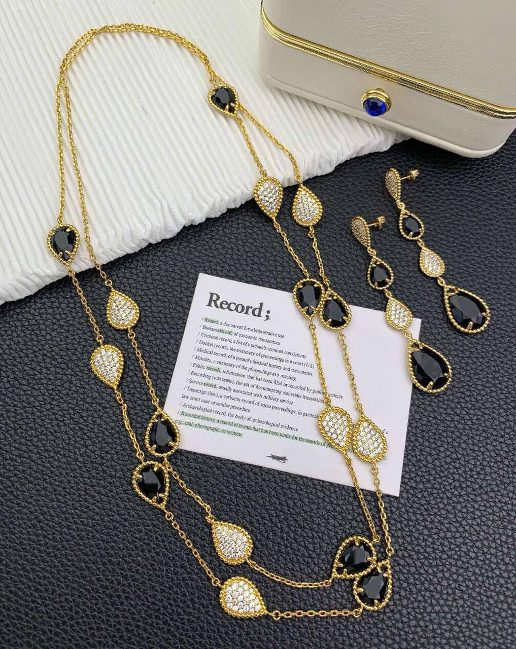 LONG BOUCHRON
NECKLACE & EARRINGS
SET ✨💫
245 dhs
WITH GOOD BOX AND PAPER BAG🛍️🎁

Zain89
♥️♥️♥️