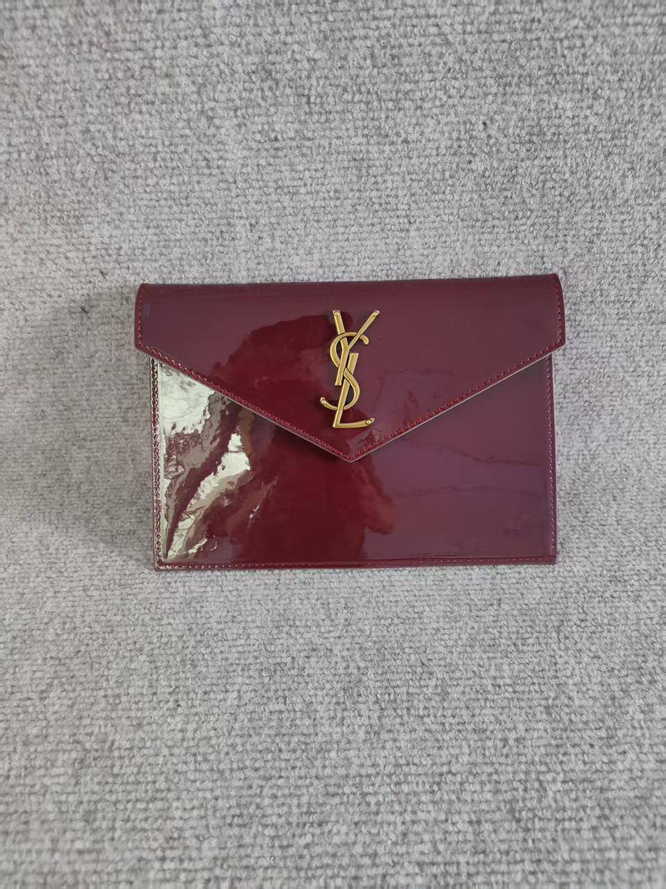 Dior / Ysl  clutch
size : 29 *16 cm
60 dhs🪙💕
With box 🎁

Zain115
♥️♥️♥️