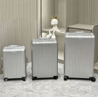 Rimowa
Super Master quality 

Small 790 dhs

Medium 890 dhs

Large 990 dhs 

Zain250
♥️♥️♥️