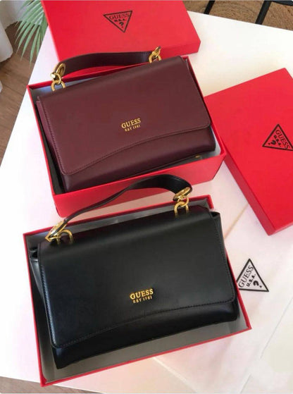 Guess
95 dhs❤️
SIZE：24cm
good quality  

with box
🎁🎁🎁

Zain35
♥️♥️♥️