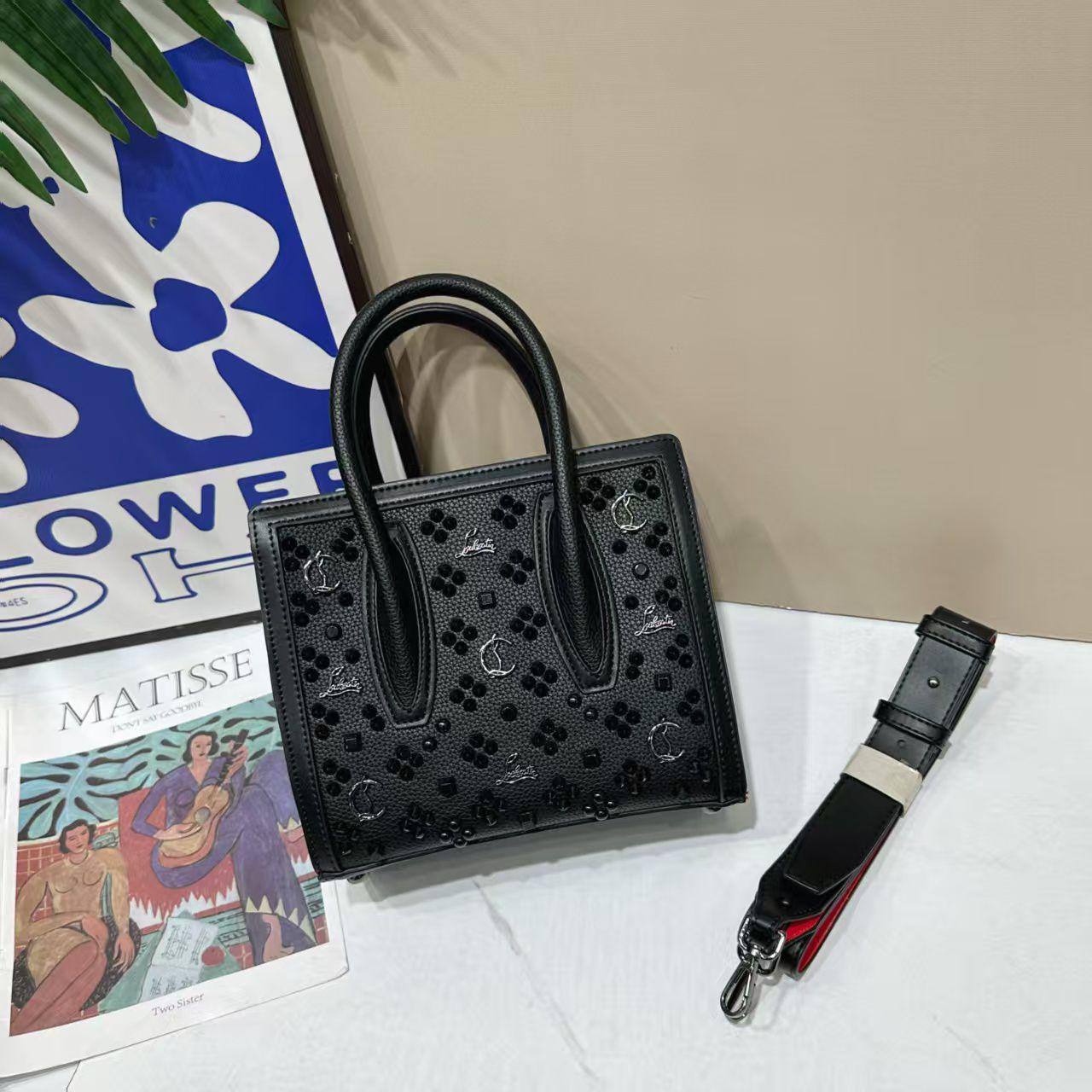 Christian Louboutin 

With box 
🎁🎁🎁

120 dhs✅
Size 28cm

Zain161
♥️♥️♥️