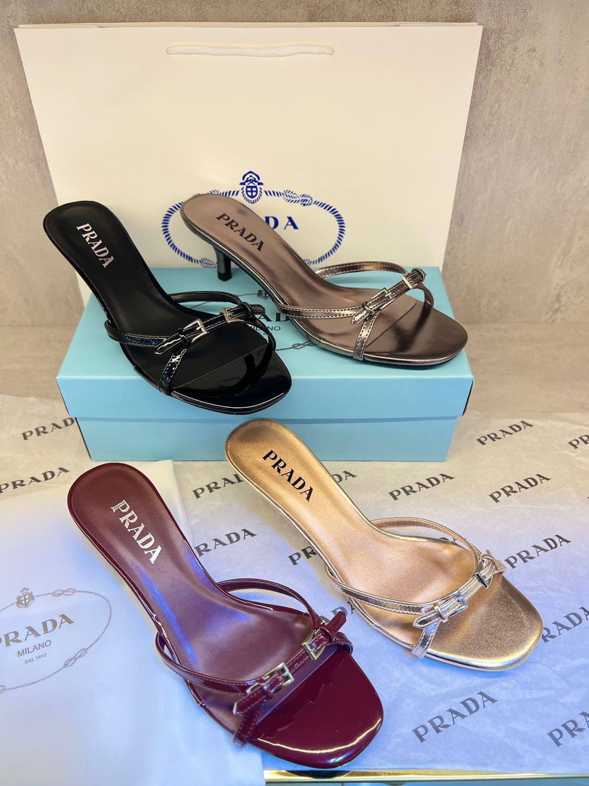 PRADA 
140 dhs❣️
SIZE 36-41 

Zain88
♥️♥️♥️