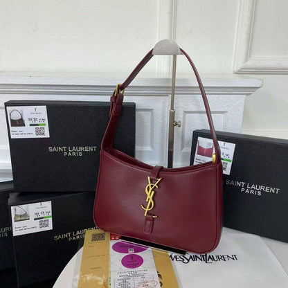 YSL
Size :    23cm
80 dhs🪙🖤

withbox.
🎁🎁🎁

Zain04
♥️♥️♥️