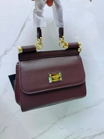 D&G

110 dhs

With box

Zain143
♥️♥️♥️