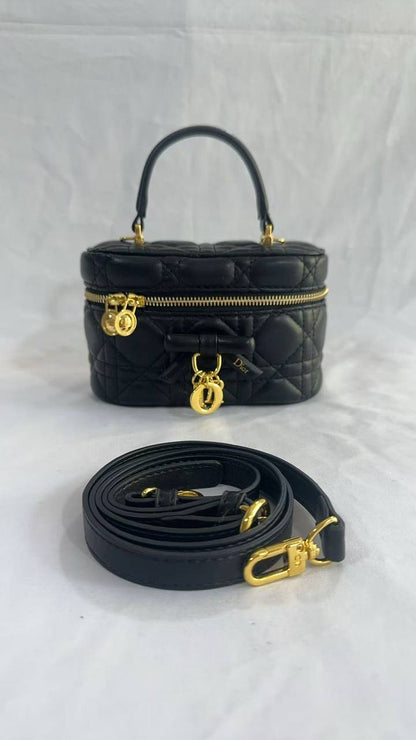 DIOR 
95 dhs✅
with box

Zain90
Zain143
♥️♥️♥️