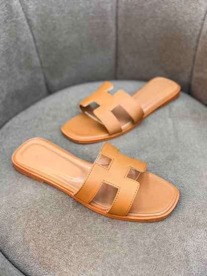 Hermes  
100 dhs💛
Size 36-42

Zain55
♥️♥️♥️