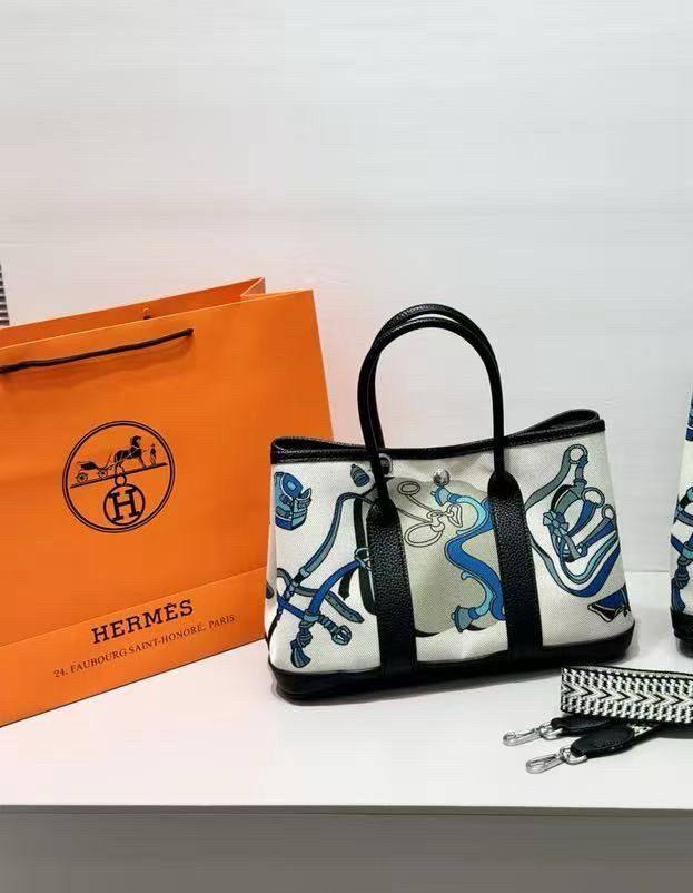 Hermes

30cm 
110 dhs✅

Zain143
♥️♥️♥️