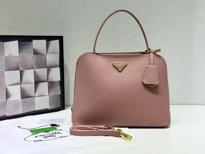 Prada 

size 32 cm 

good quality 

115 dhs🇦🇪

Zain278
♥️♥️♥️
