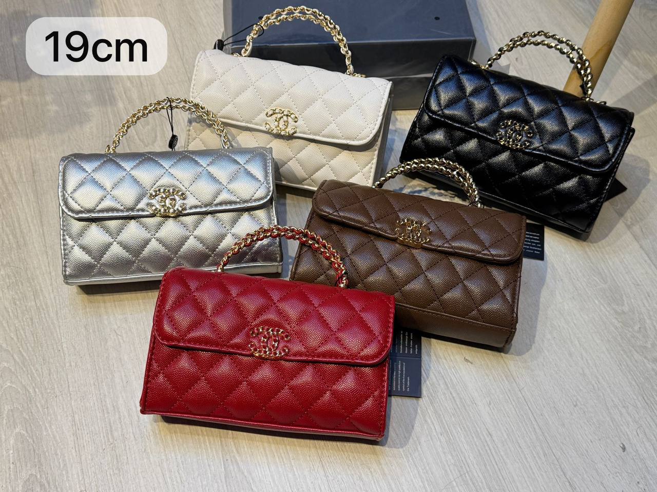 CHANEL

19cm

95 dhs🪙

with  Box
🎁🎁🎁

Zain44
♥️♥️♥️