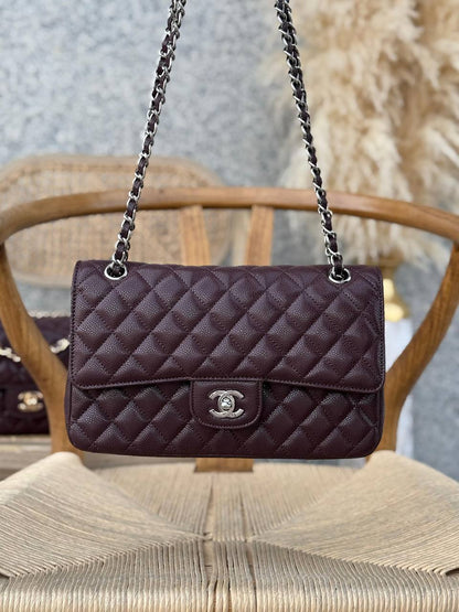 CHANEL
25cm
370 dhs✅
Top quality 
With box🎁

Zain167
♥️♥️♥️