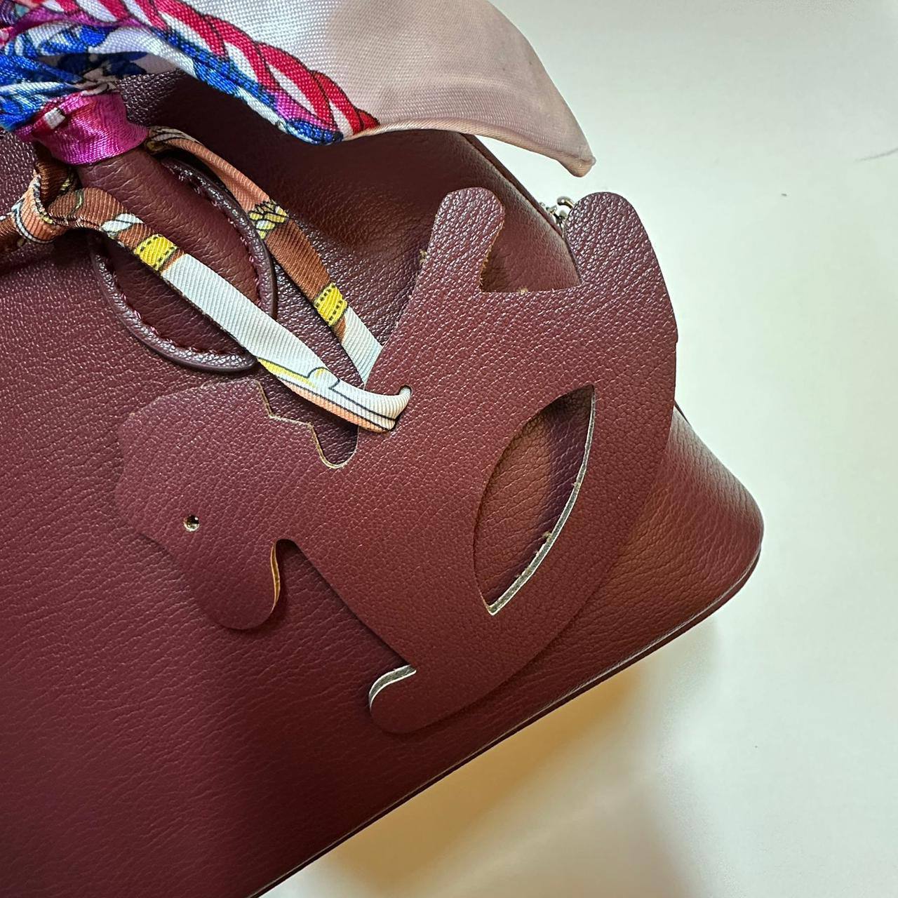 HERMES 

NEW CAME GOOD QUALITY *
WITH BOX
🎁🎁🎁

100 dhs🪙🌨️

Zain39
♥️♥️♥️