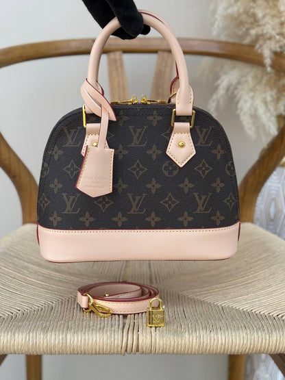 LV
18cm
330 dhs✅
25cm
350 dhs✅
Top quality 
With box🎁

Zain167
♥️♥️♥️