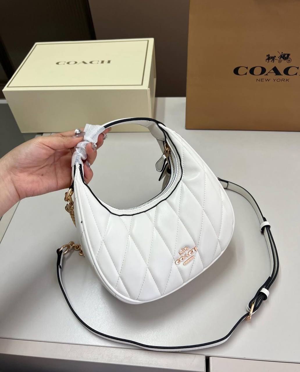 Coach

70 dhs✅

With box
🎁🎁🎁

Zain219
♥️♥️♥️