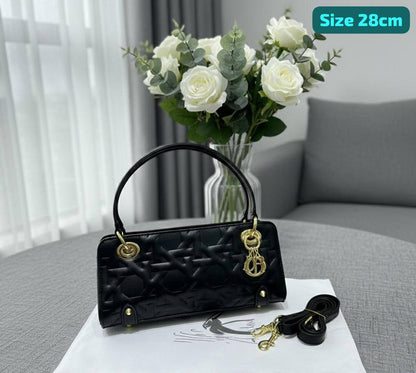 Dior
Best quality
With box’s
🎁🎁🎁

115 dhs🗽
size 28cm

Zain158
♥️♥️♥️