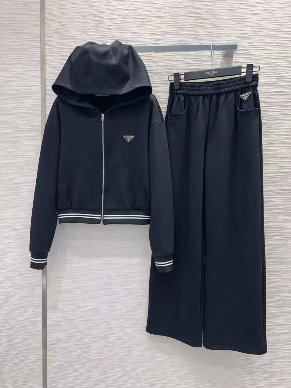 PRADA

Super Master quality

Sizes: S M L
430 dhs🇦🇪🇦🇪

Zain308
♥️♥️♥️