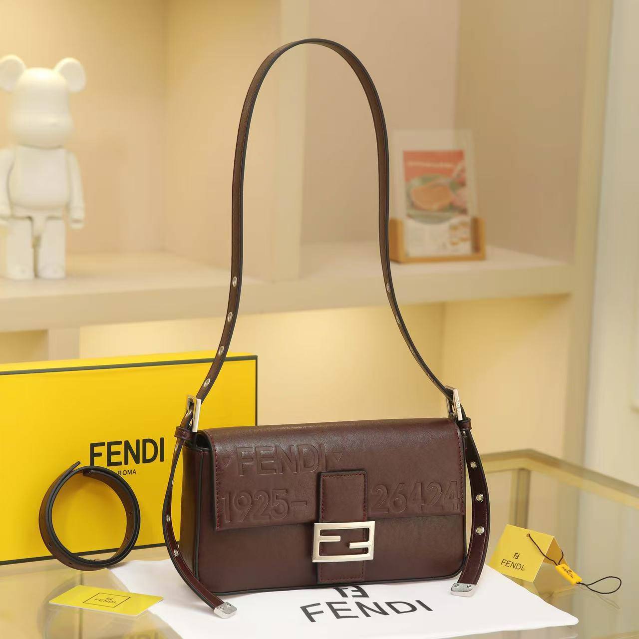 Fendi
GOOD QUALITY
110 dhs✅

Zain200
♥️♥️♥️