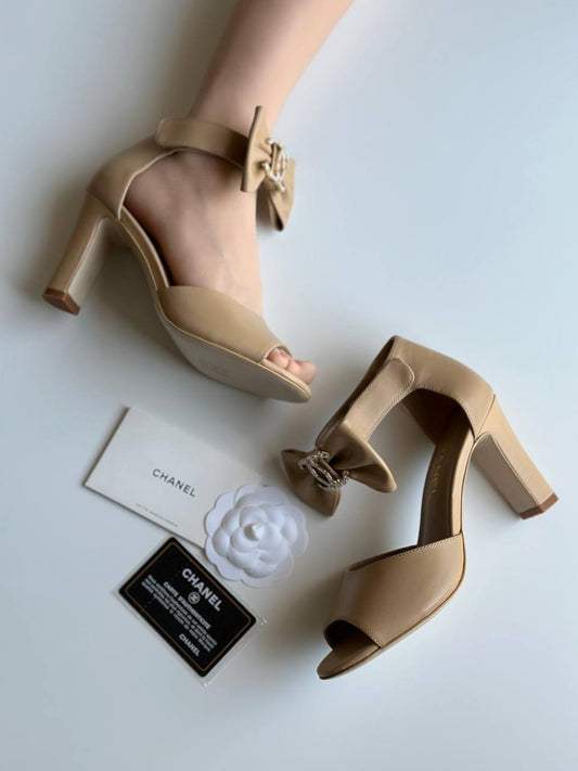 Chanel
Master Quality
Size 36 to 41

420 dhs✅

Zain288
♥️♥️♥️
