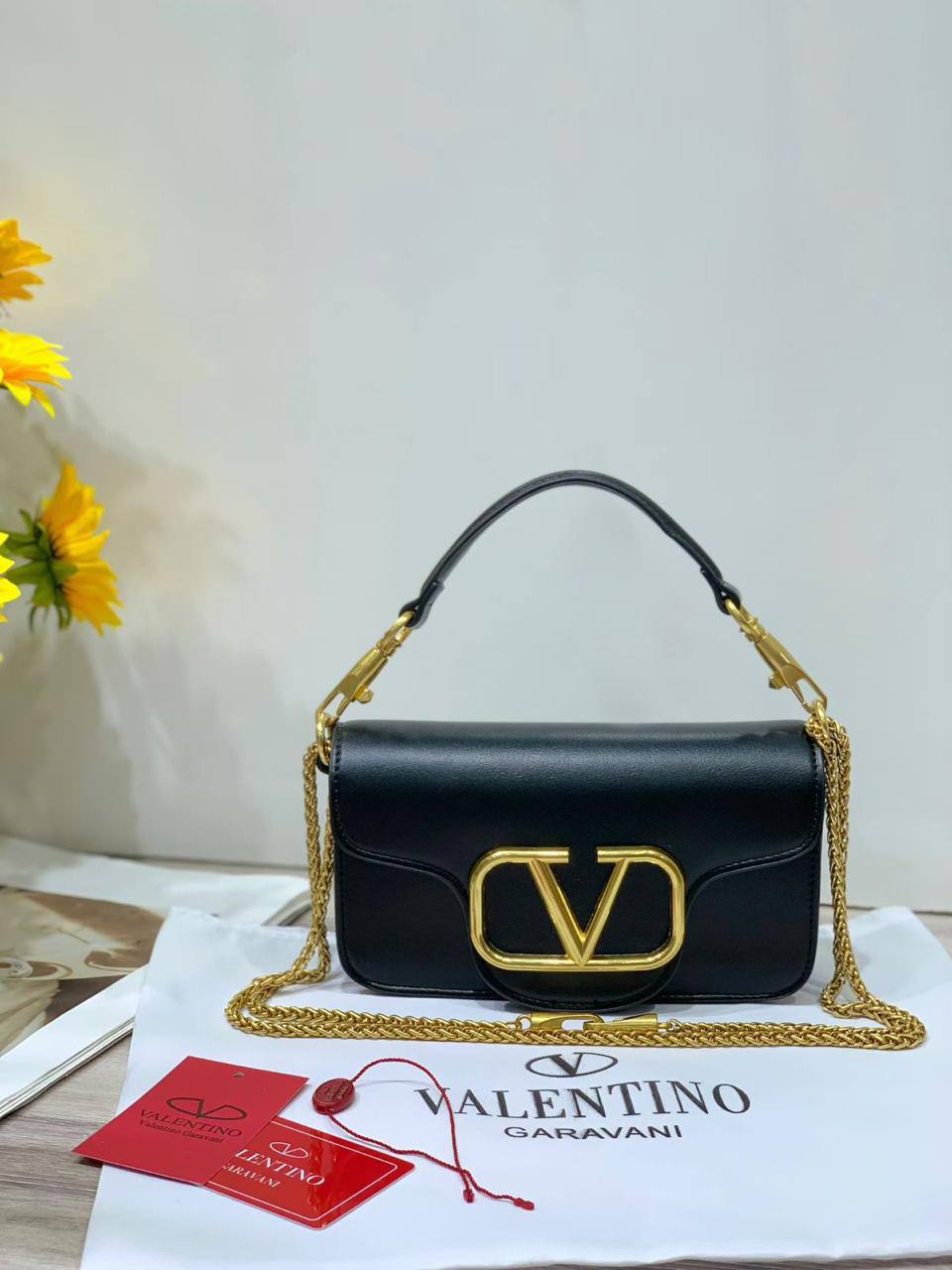 🌟 Valentino Loco
1️⃣ First quality +🎁
Size : 20 * 12  cm
110 dhs🇦🇪
with box 🎁

Zain115
♥️♥️♥️