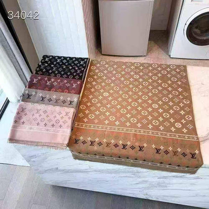 Scarf
Winter scarf cashmiri 
good quality
45 dhs❣️

Zain278
♥️♥️♥️
