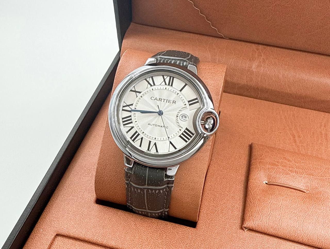 Rolex - Cartier
55 dhs🪙💚

Zain45
♥️♥️♥️