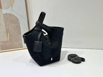 polo
105 dhs🪙🌨️

with box
🎁🎁🎁

size 22×12×12cm

Zain213
♥️♥️♥️