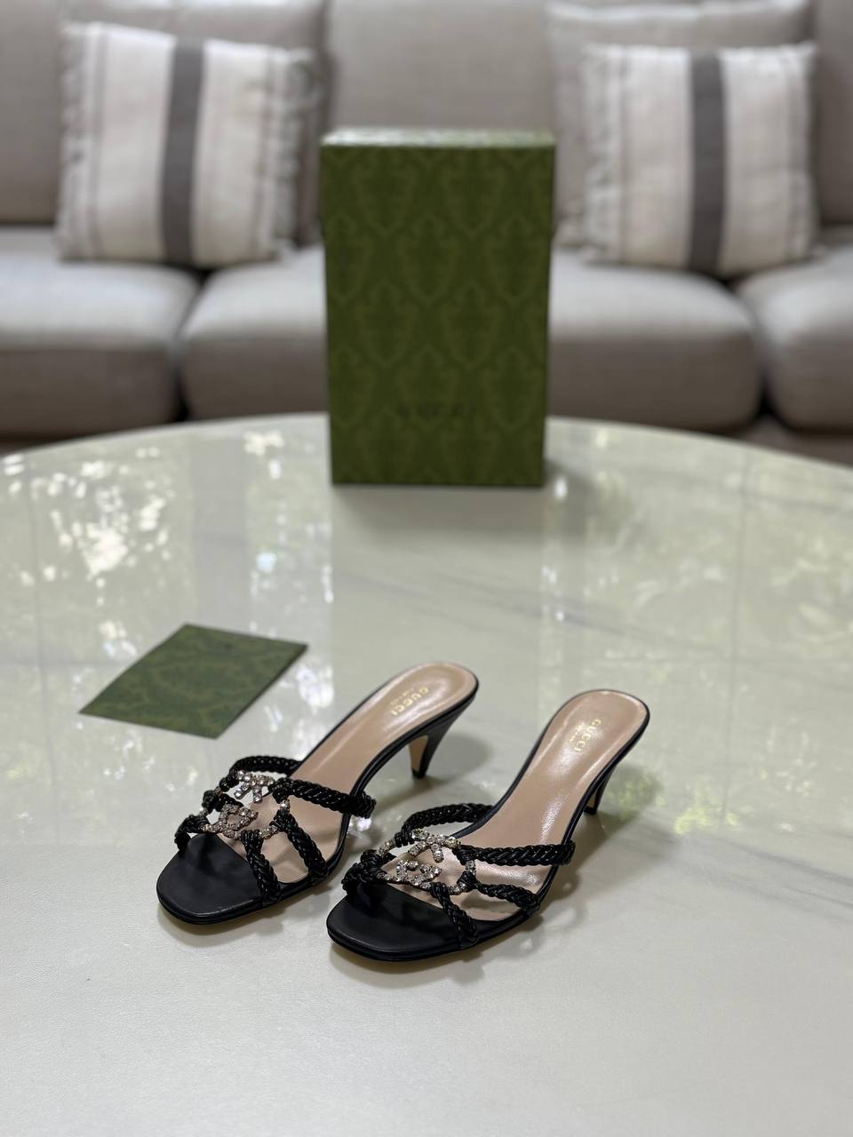 GUCCI
Master quality 
Size: 36 to 41
450 dhs💓

Zain318
♥️♥️♥️