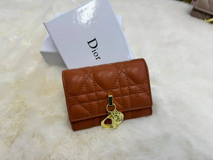 Dior wallet 

With box 
🎁🎁🎁

45 dhs❣️

Zain56
♥️♥️♥️