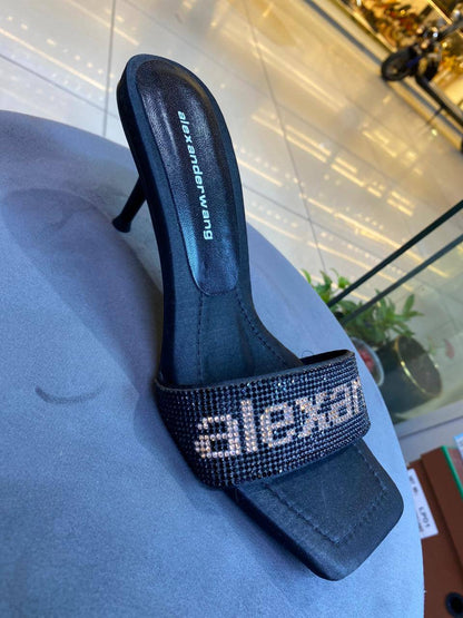 Prada
Size 36-42
120 dhs✅

Zain57
♥️♥️♥️