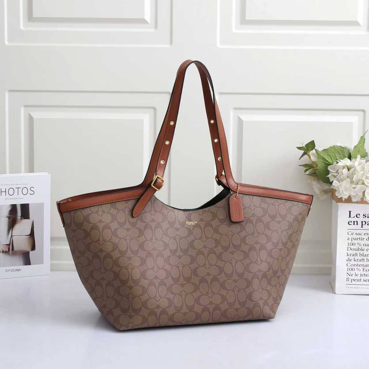 COACH Gramercy tote bag
crafted leather Material
Adjustable shoulder straps
metallic grommet detailing
Size : 34 cm
Without BOX

100 dhs🇦🇪🇦🇪

Zain239
♥️♥️♥️