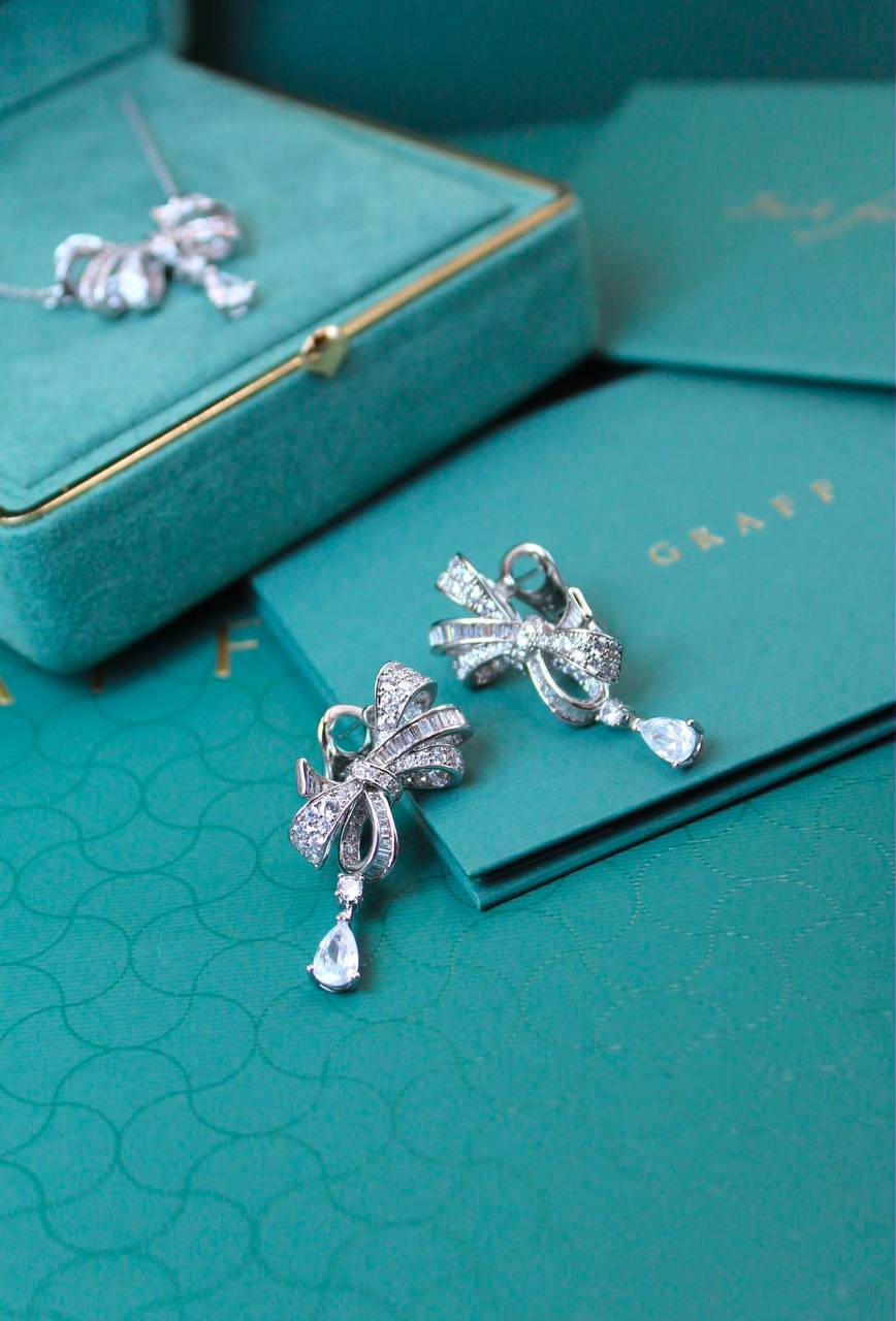 GRAFF
↗️ *Super Master Quality ®️*
Tilda's Bow Classic Diamond Drop Pendant & Earings

Necklace with Earings
*190 dhs🇦🇪🇦🇪* with *Normal* Box & Bag

Zain209
♥️♥️♥️