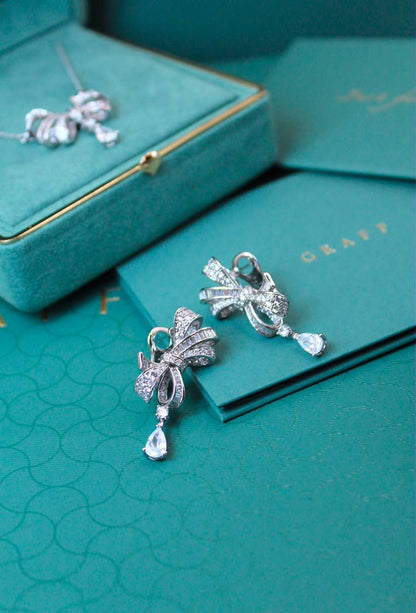 GRAFF
↗️ *Super Master Quality ®️*
Tilda's Bow Classic Diamond Drop Pendant & Earings

Necklace with Earings
*190 dhs🇦🇪🇦🇪* with *Normal* Box & Bag

Zain209
♥️♥️♥️