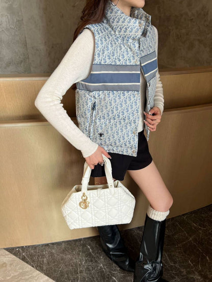 *New collections 💕💕
280 dhs🪙🌺
*good  quality  
*Sizes:S M L 
*AVAILABL

Zain231
♥️♥️♥️