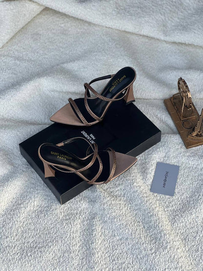 New. Ysl heel  

   Size  .  36.  to 41

90 dhs❣️

Zain80
♥️♥️♥️