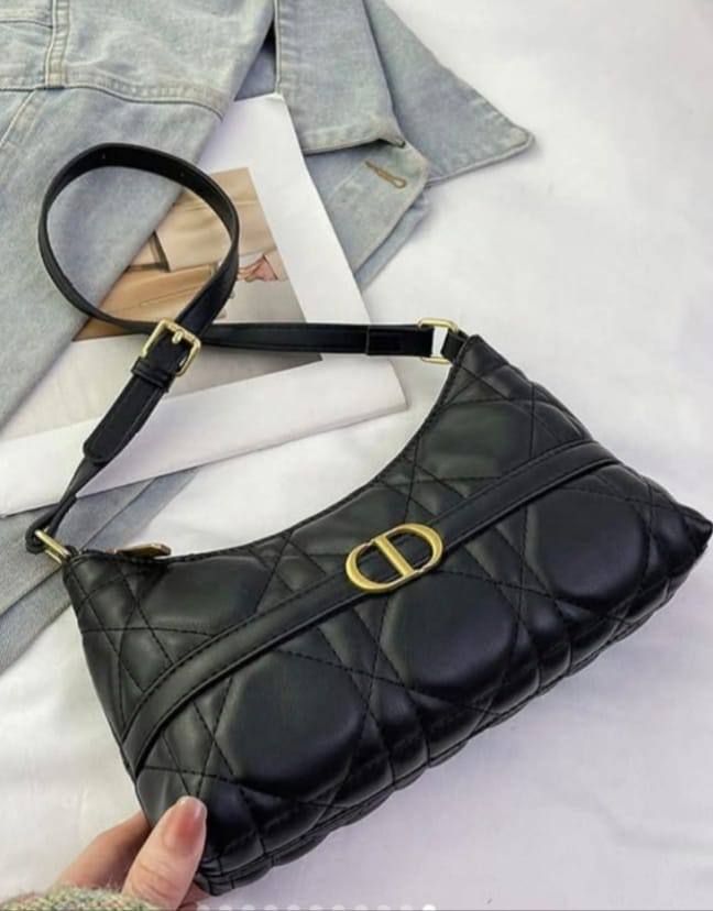 Dior

95 dhs✅

high quality 

With box
🎁🎁🎁

Zain26
♥️♥️♥️