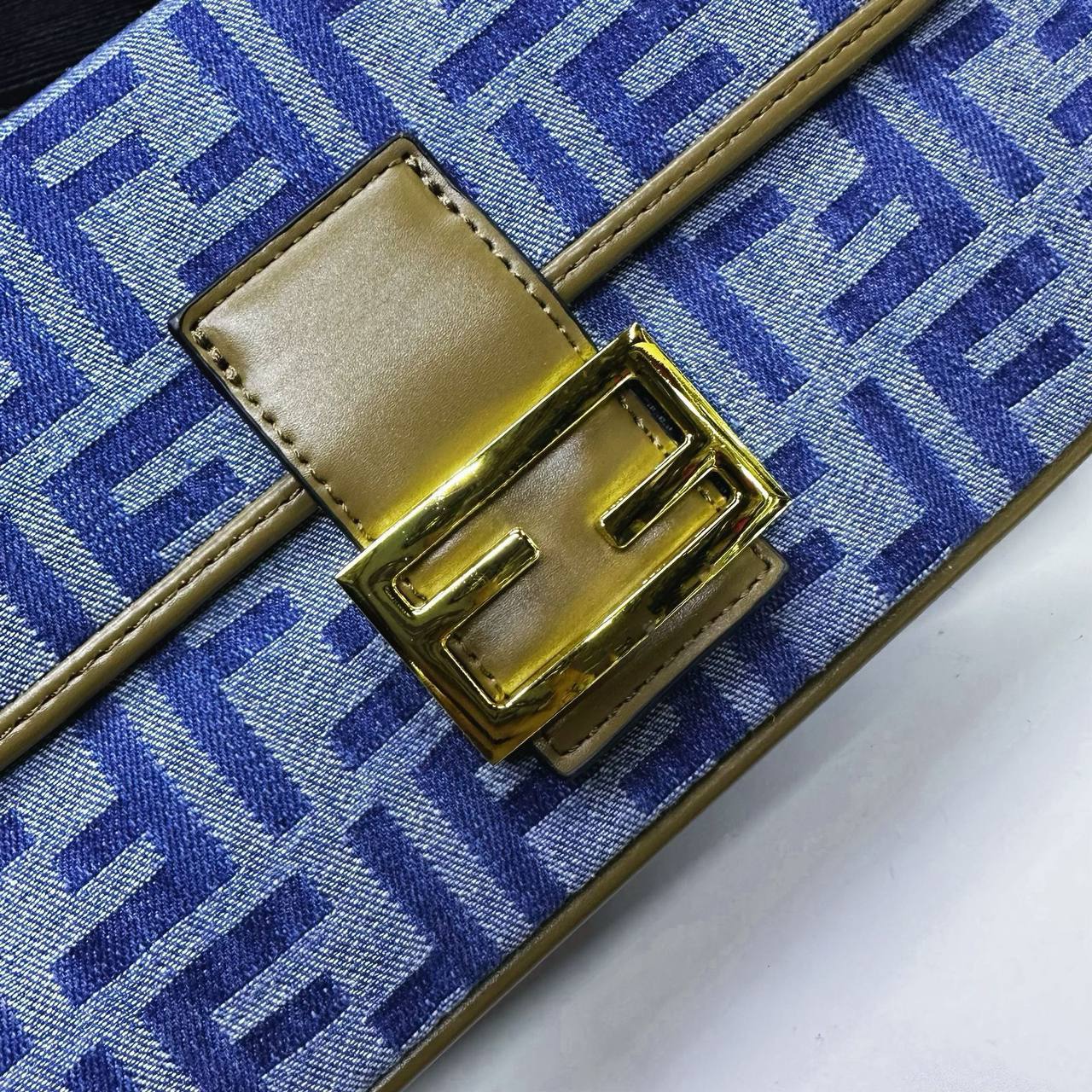 FENDI 
NEW CAME 
GOOD QUALITY 
100 dhs🇦🇪

Zain39
♥️♥️♥️